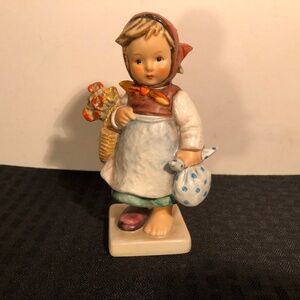 Weary Wanderer Goebel Hummel Figurine #204 - Little Girl With Bouquet Of Flowers